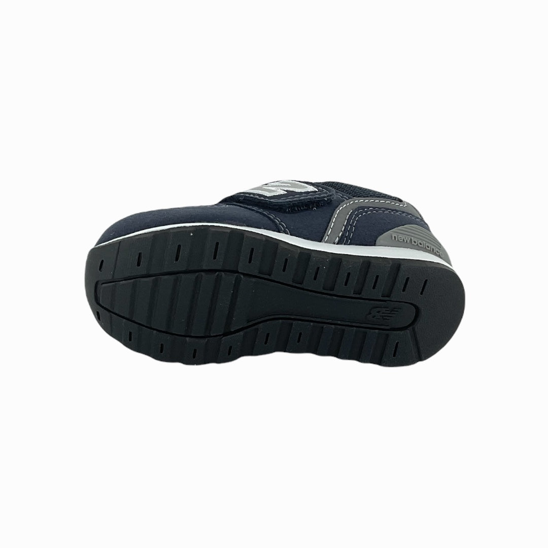 996